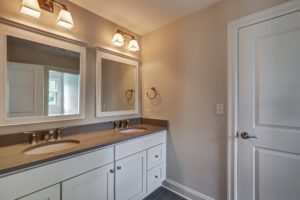 14 Wychview Drive, Westfield- Jack and Jill Bathroom