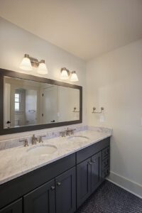 221 Golf Edge, Westfield- Jack and Jill Bathroom
