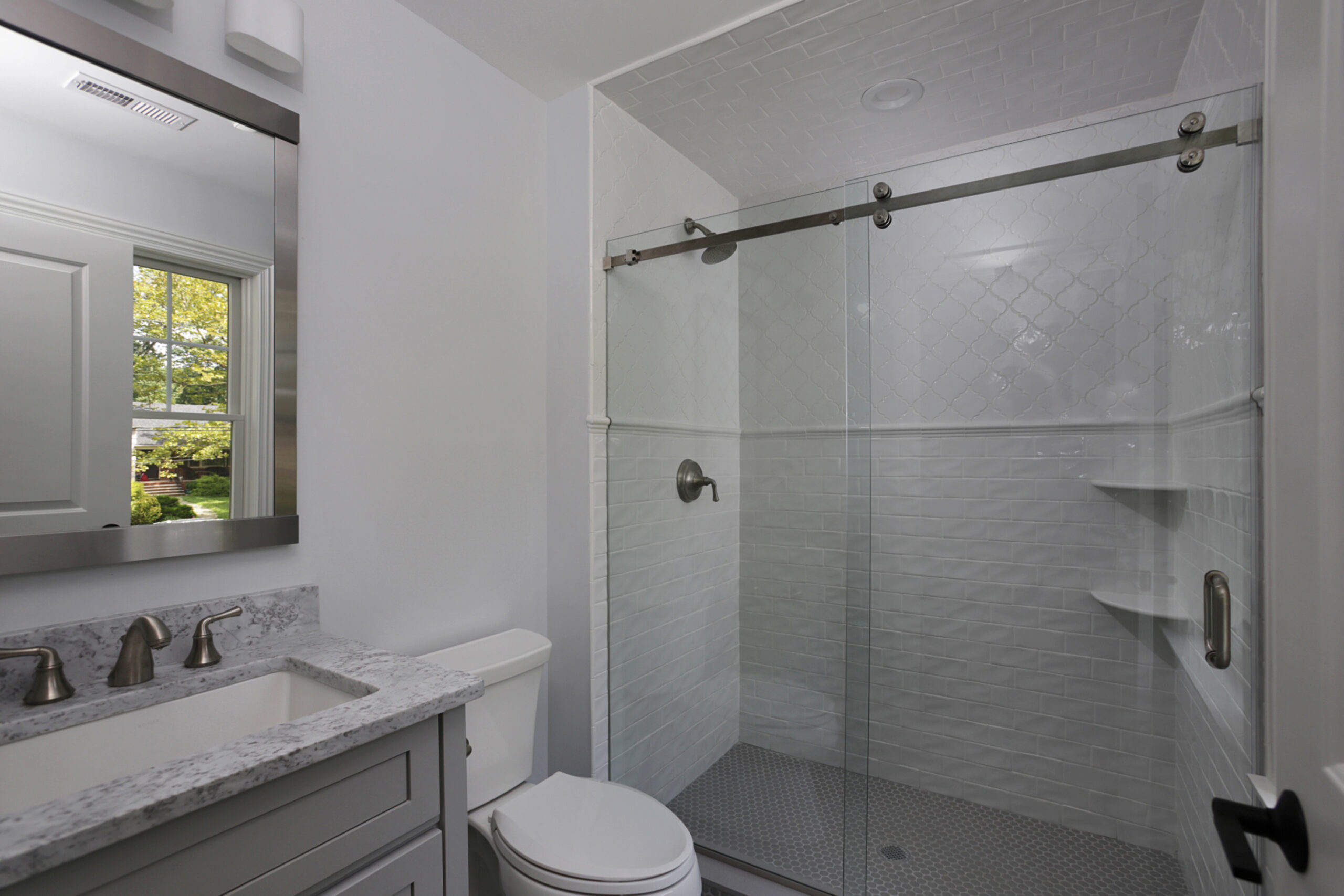 843 Nancy Way – Ensuite Bathroom
