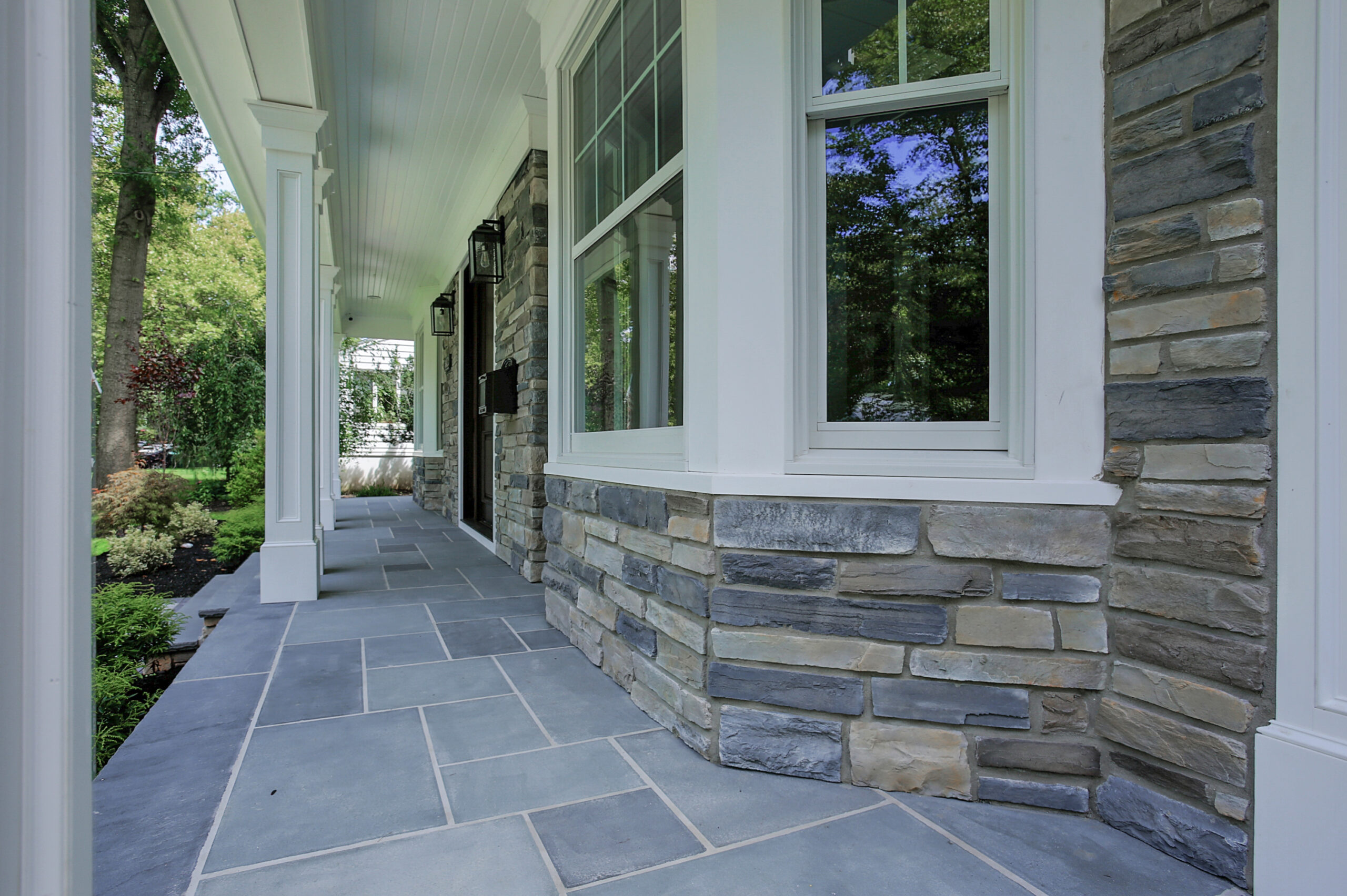 843 Nancy Way Front Porch