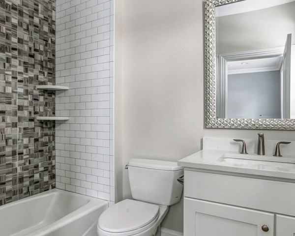 1st Floor Ensuite Bathroom