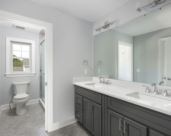 2nd Floor Hall Bathroom