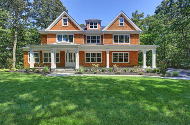 Contractors Who Build Houses: General Contractors vs Builders