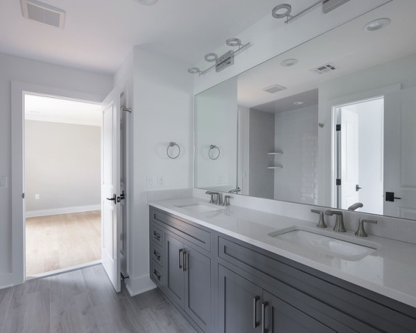 2nd Floor Jack & Jill Bathroom