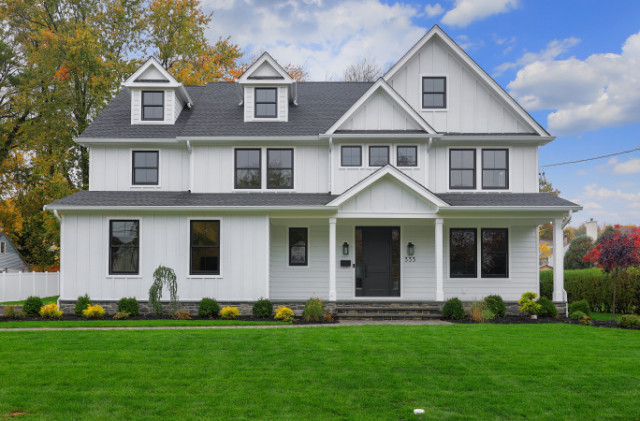 Build a Farmhouse-Style Custom Home
