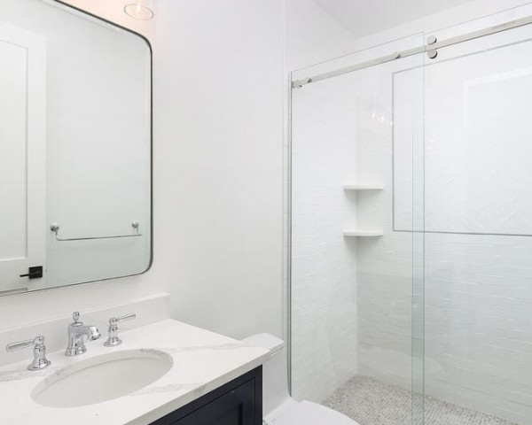1st Floor Ensuite Bathroom