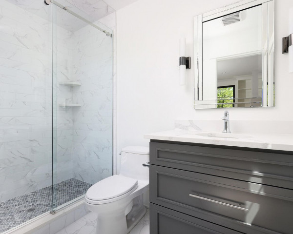 2nd Floor Ensuite Bathroom