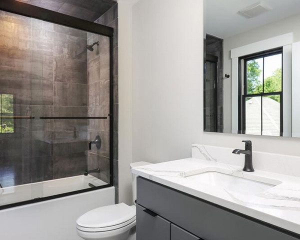 2nd Floor Ensuite Bathroom 2