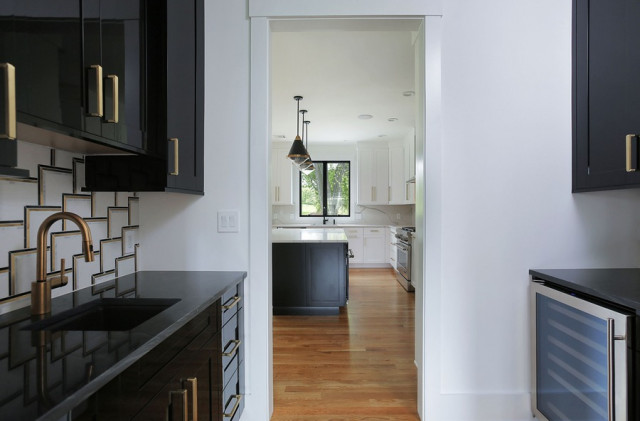 Why Your New Kitchen Needs a Butler’s Pantry
