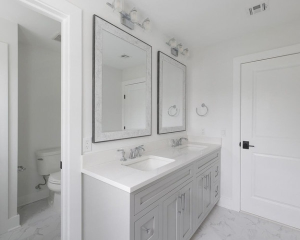 2nd Floor Hall Bathroom