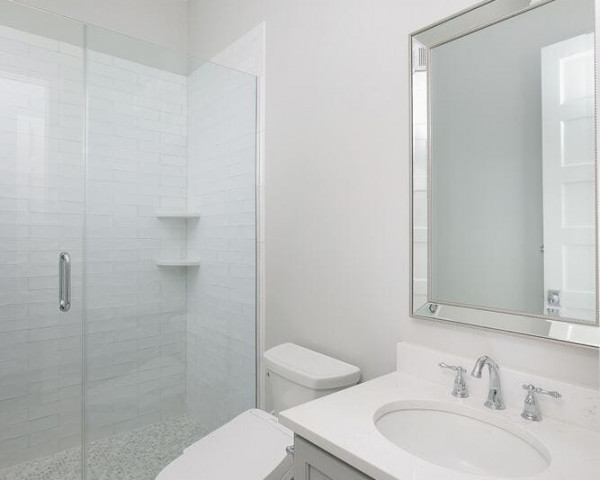 1st Floor Ensuite Guest Bathroom