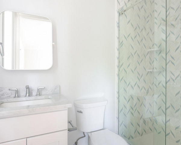 1st Floor Guest Room Bathroom