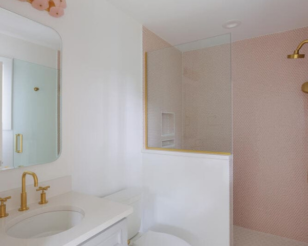 2nd Floor Ensuite Bathroom 
