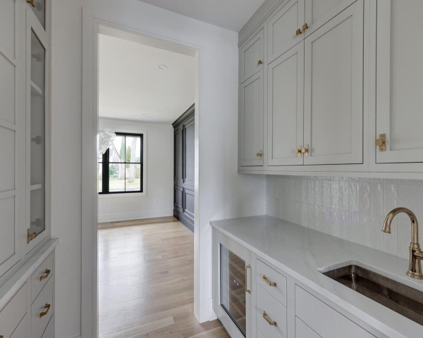 Kitchen Butler's Pantry