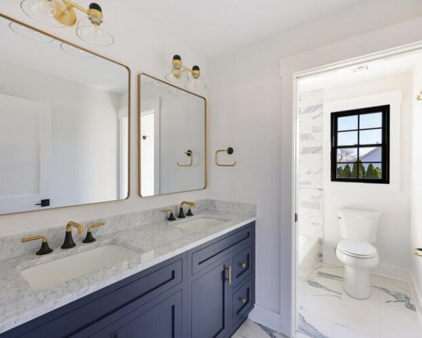 2nd Floor Hall Bathroom I