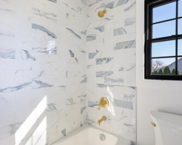 2nd Floor Hall Bathroom II