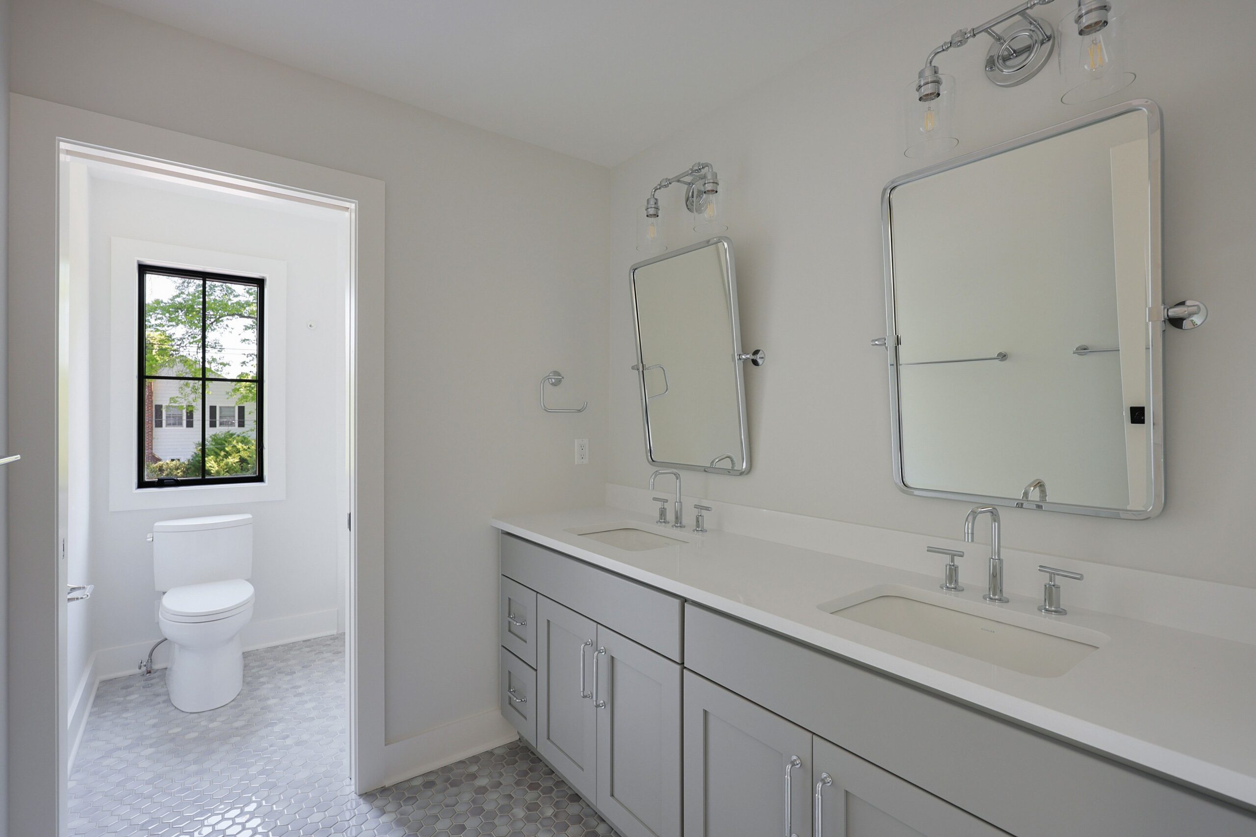 2nd Floor Hall Bath I