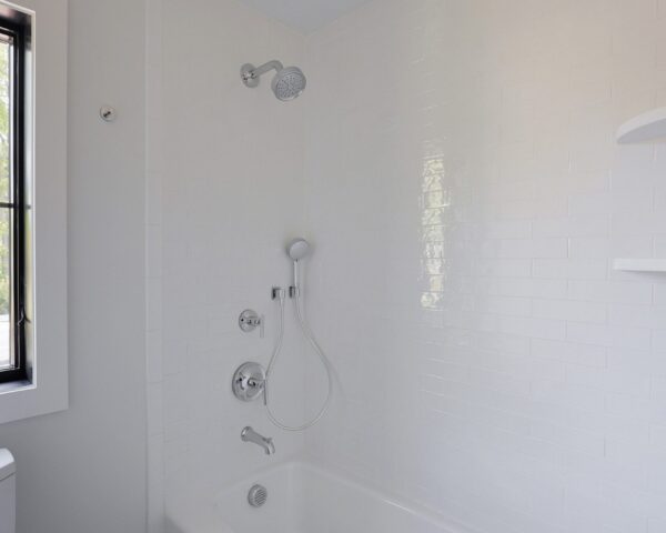 2nd Floor Hall Bath II
