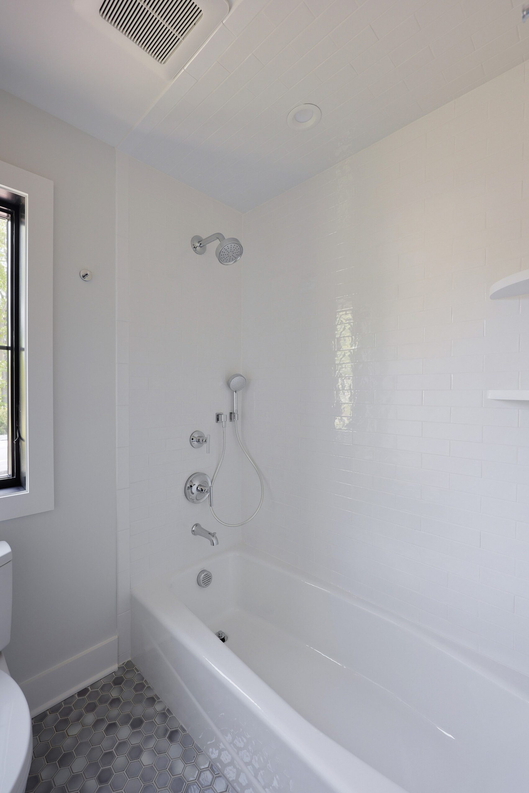 2nd Floor Hall Bath II