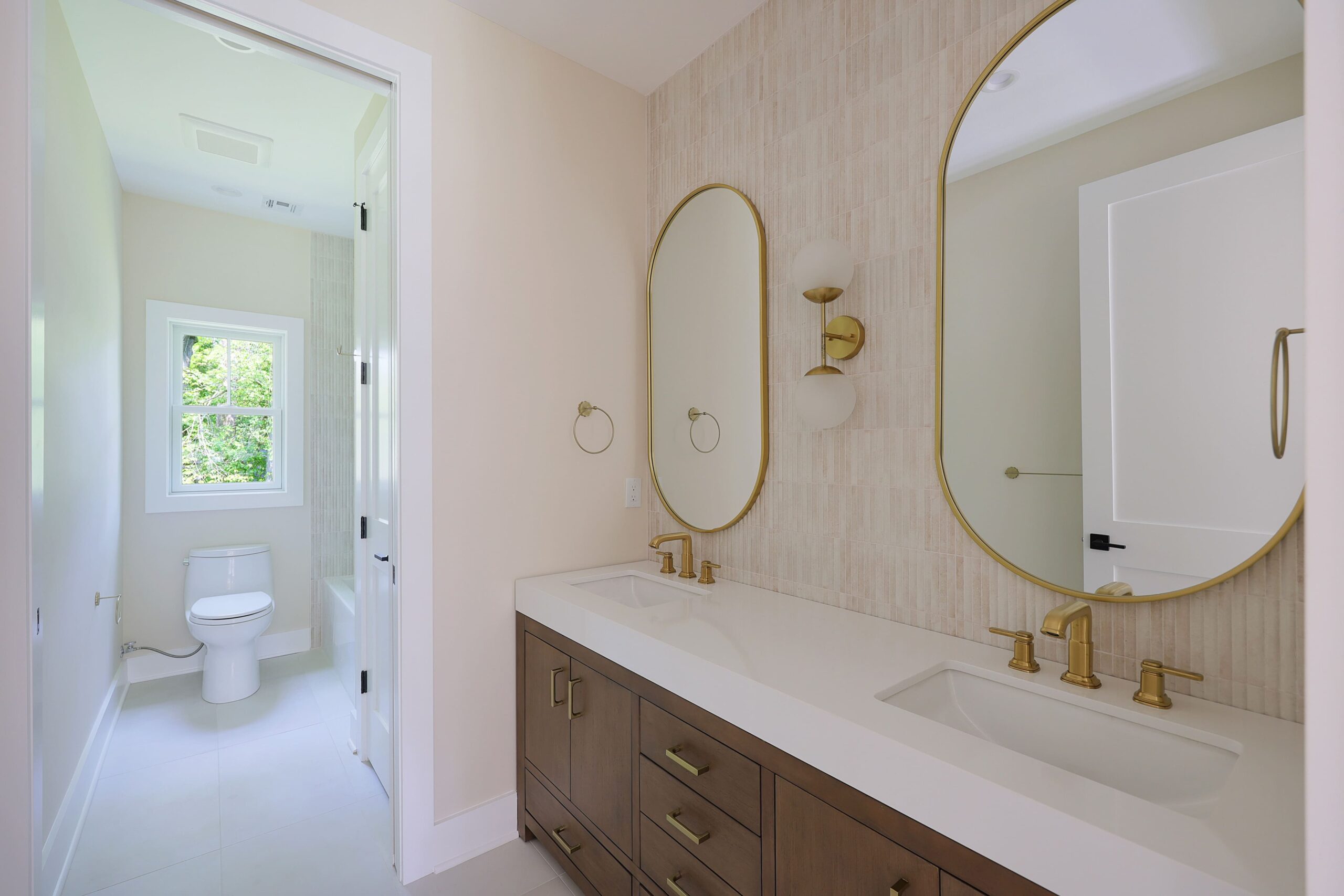 2nd Floor Hall Bath I
